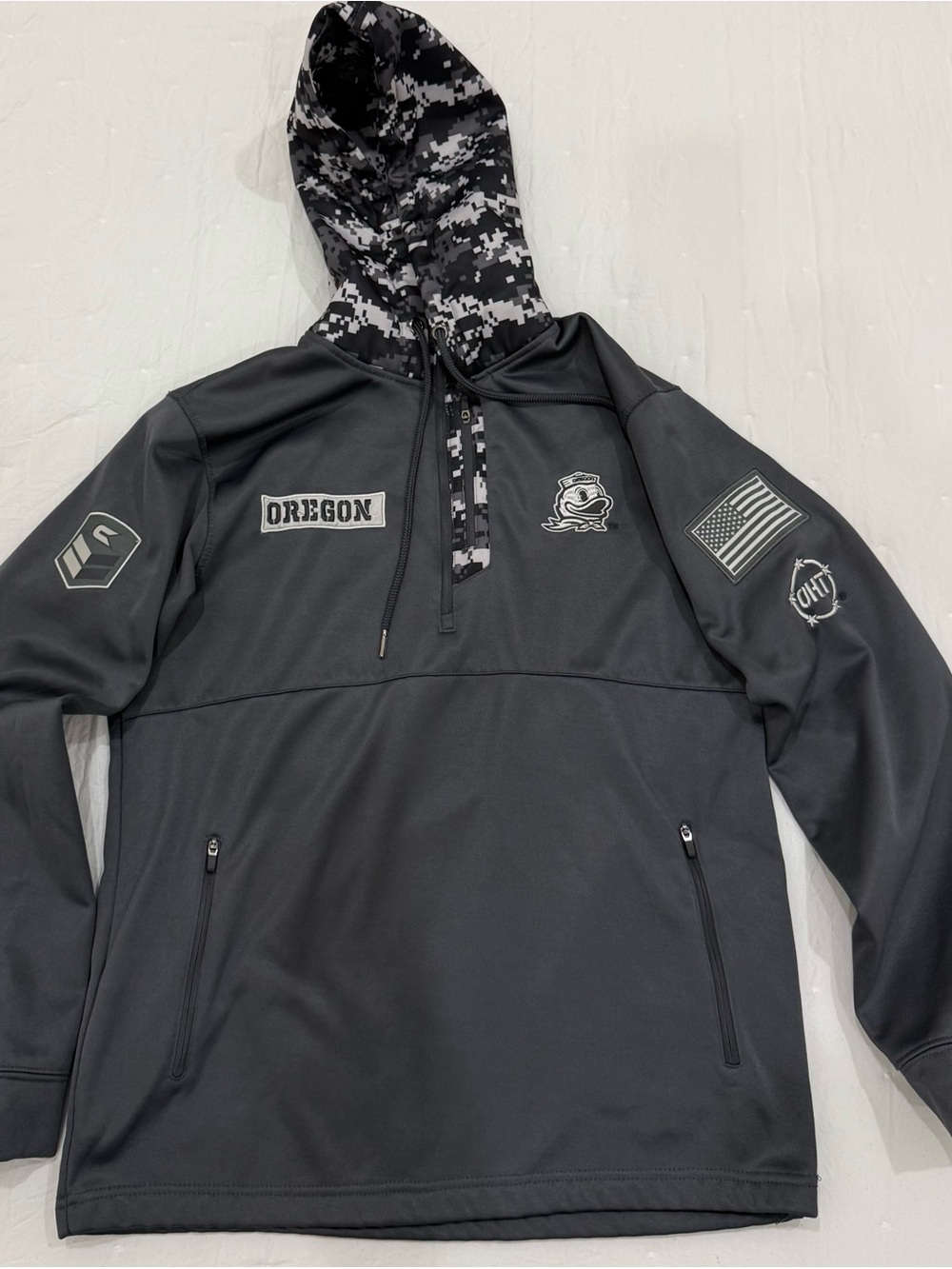 Oregon Colosseum Men's Black and Gray Digital Camo Hooded Pullover